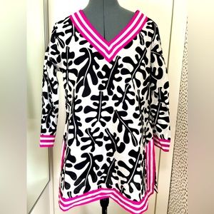 Gretchen Scott Designs Tunic. Size MED. Wear with white jeans or as a coverup!